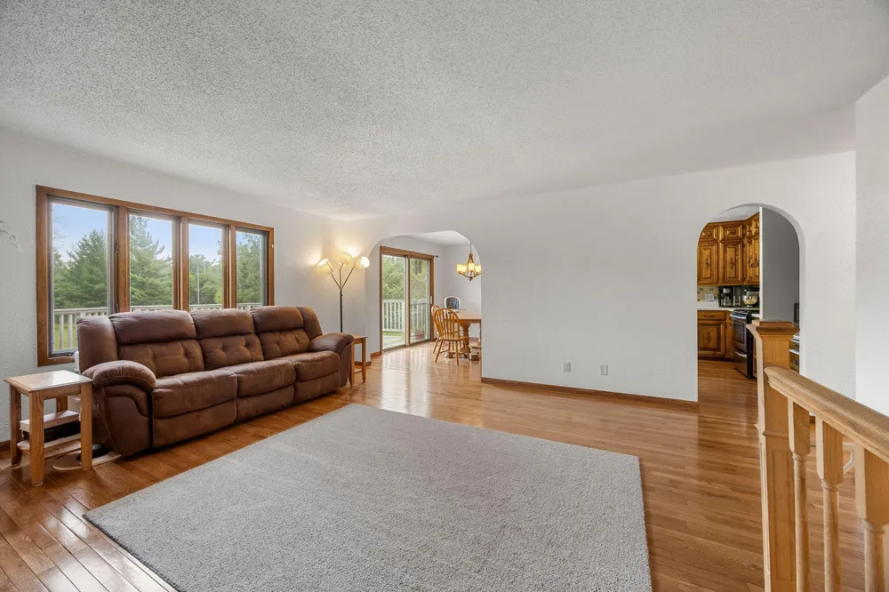 569 327th Avenue NE Cambridge, MN 55008