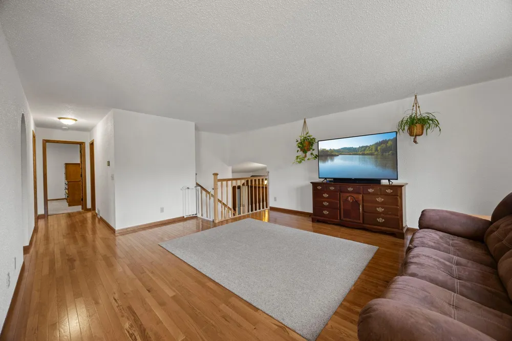 569 327th Avenue NE Cambridge, MN 55008