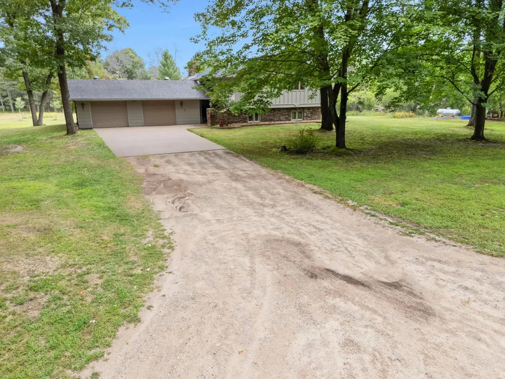 569 327th Avenue NE Cambridge, MN 55008
