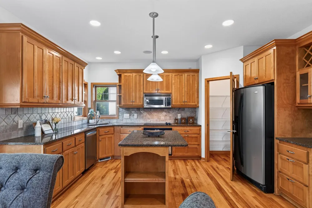 1740 Sandbar Circle Waconia, MN 55387