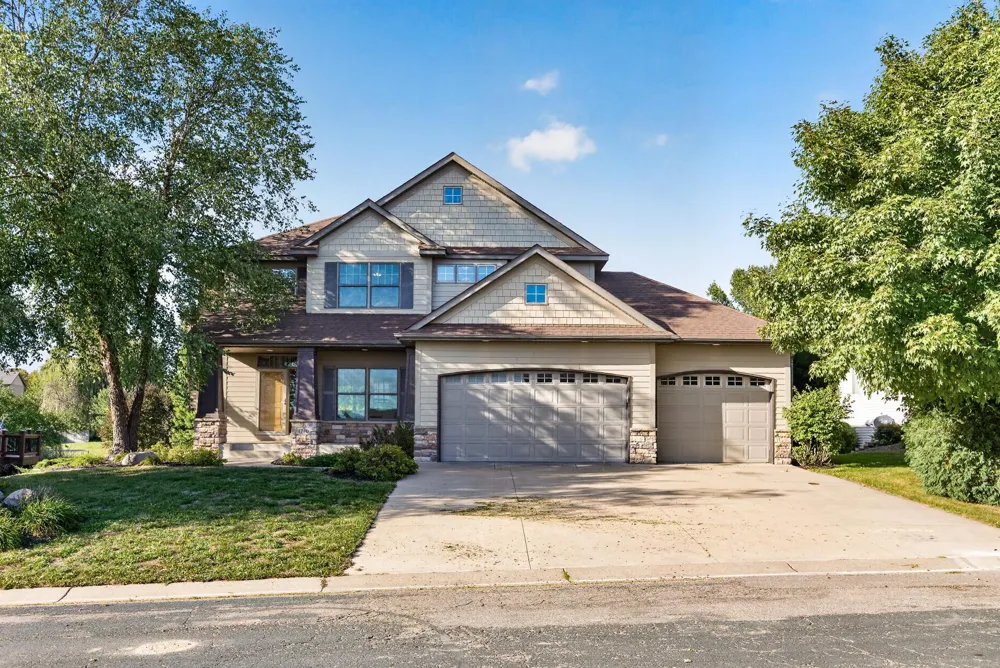 1740 Sandbar Circle Waconia, MN 55387