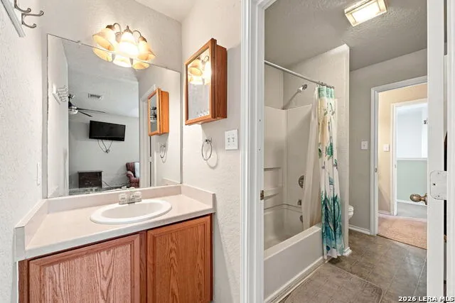 215 ROSWELL CYN San Antonio, TX 78245