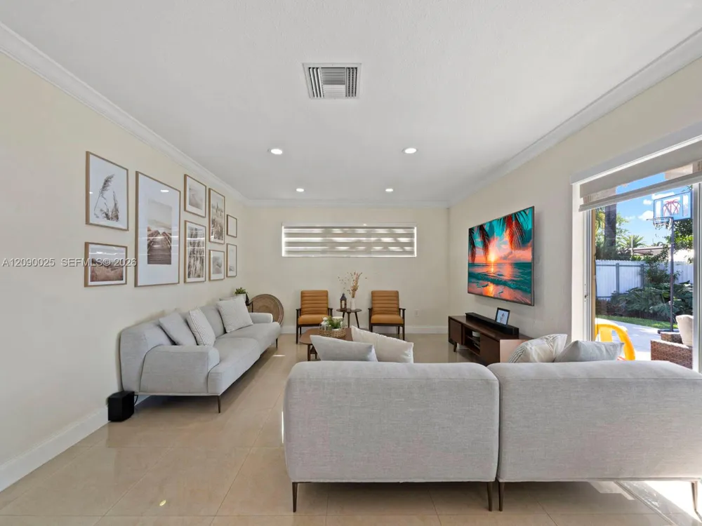 8530 NW 179th St Hialeah, FL 33015
