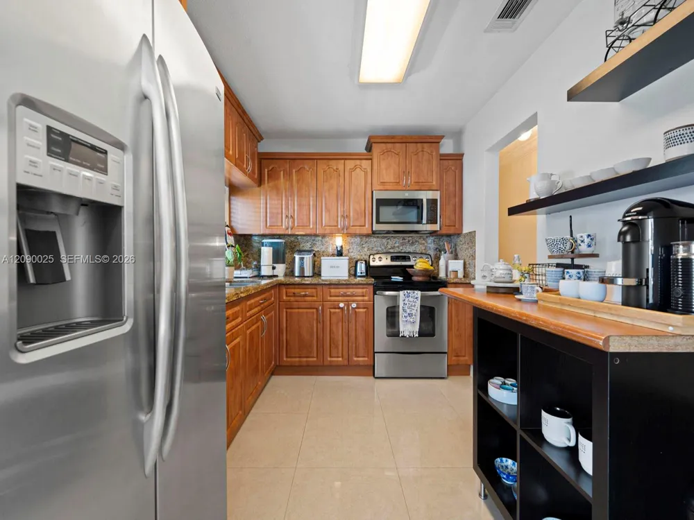 8530 NW 179th St Hialeah, FL 33015