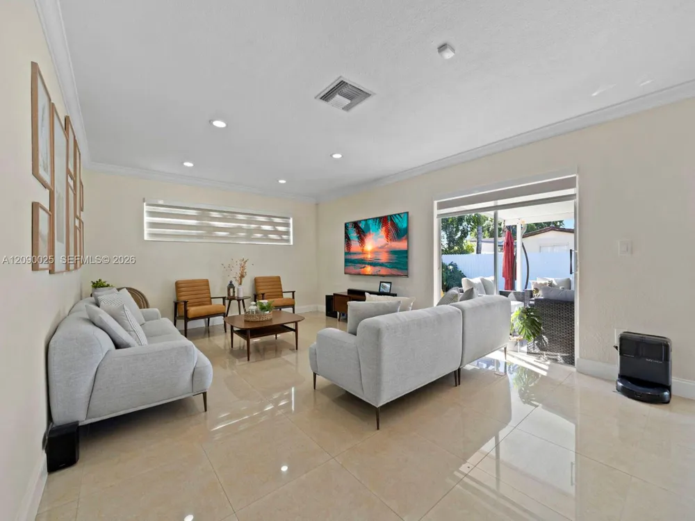 8530 NW 179th St Hialeah, FL 33015