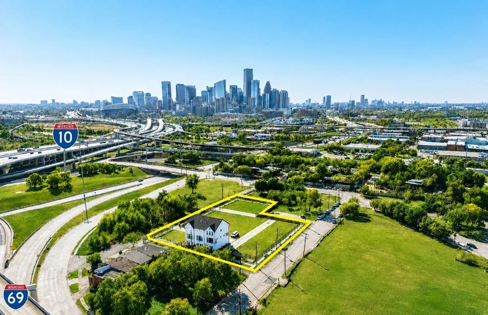 2743 Providence Street Houston, TX 77020