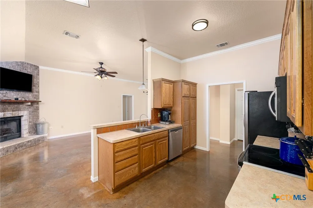 614 Private Road 3004 Lampasas, TX 76550