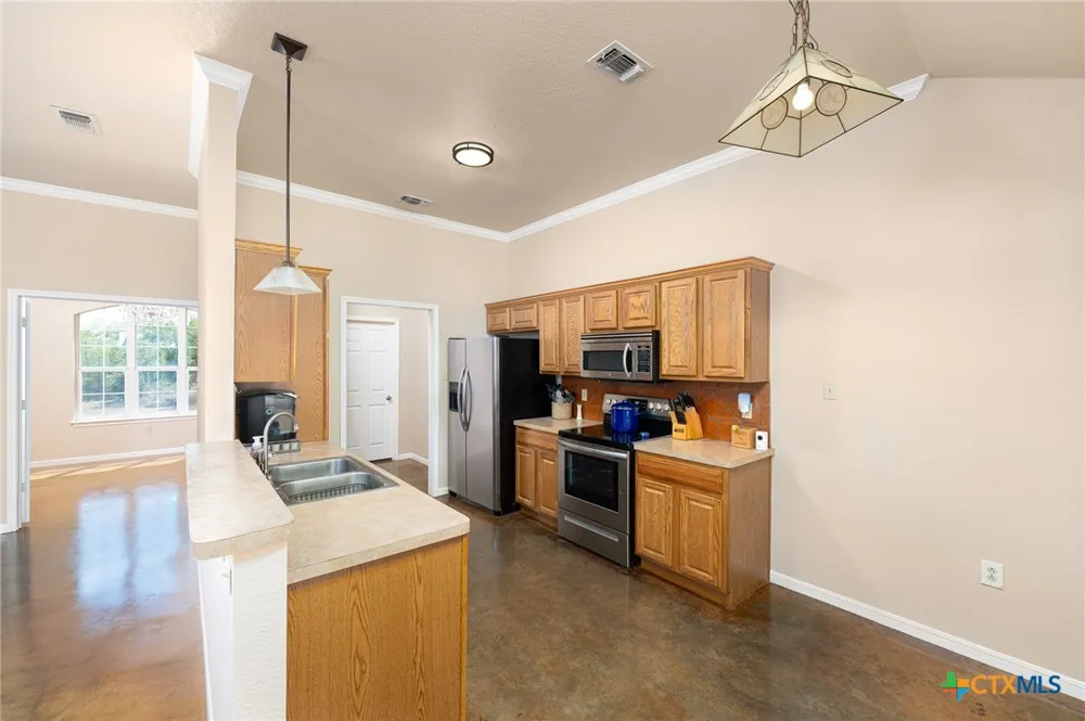 614 Private Road 3004 Lampasas, TX 76550