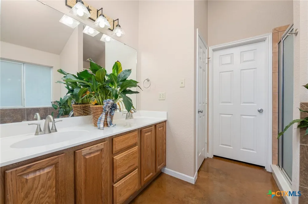 614 Private Road 3004 Lampasas, TX 76550