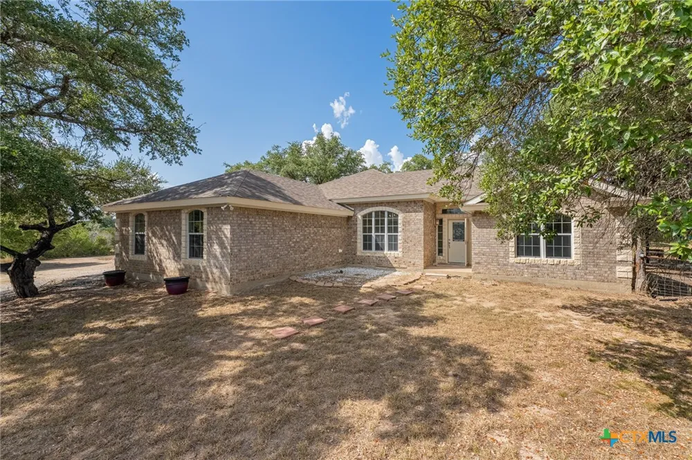 614 Private Road 3004 Lampasas, TX 76550
