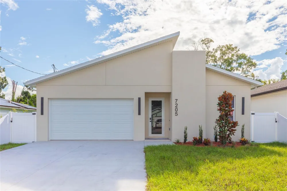 7205 LOIS AVENUE Tampa, FL 33614