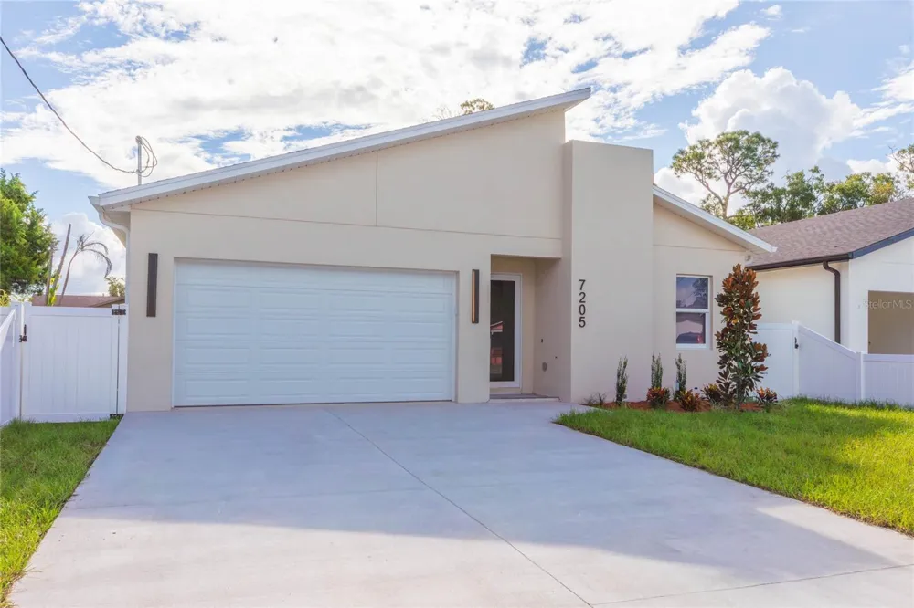 7205 LOIS AVENUE Tampa, FL 33614