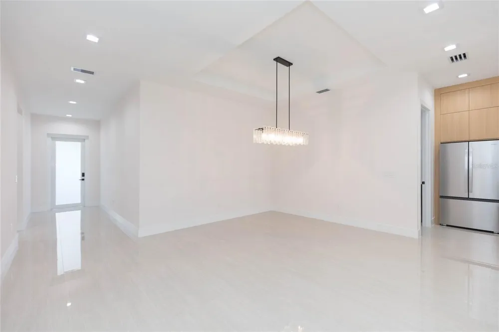 7205 LOIS AVENUE Tampa, FL 33614