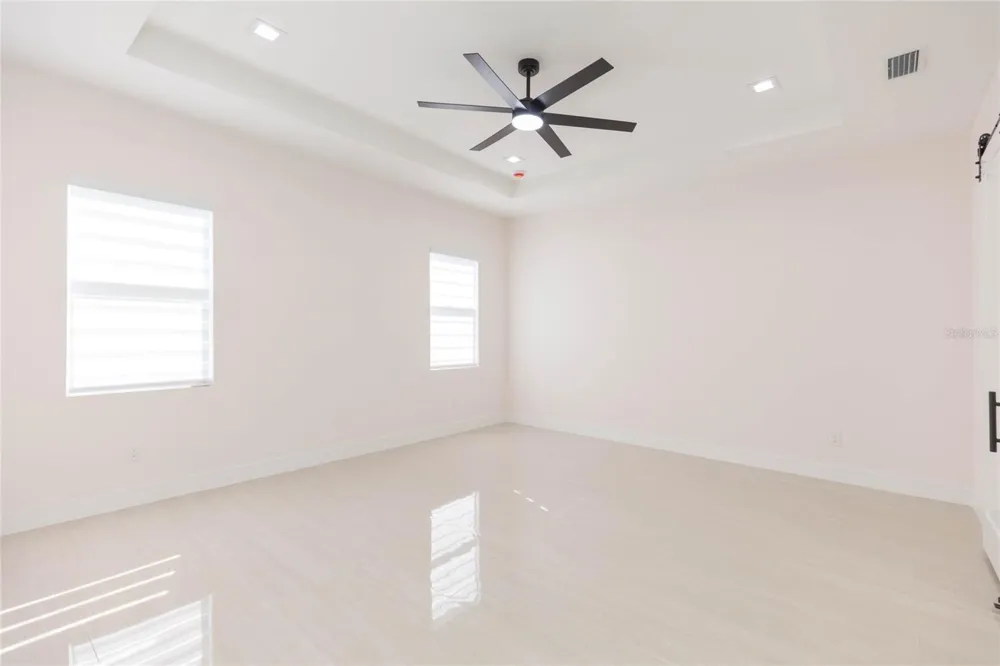 7205 LOIS AVENUE Tampa, FL 33614