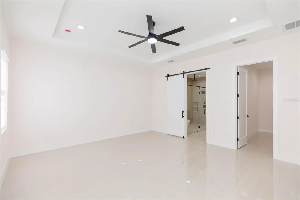 7205 LOIS AVENUE Tampa, FL 33614