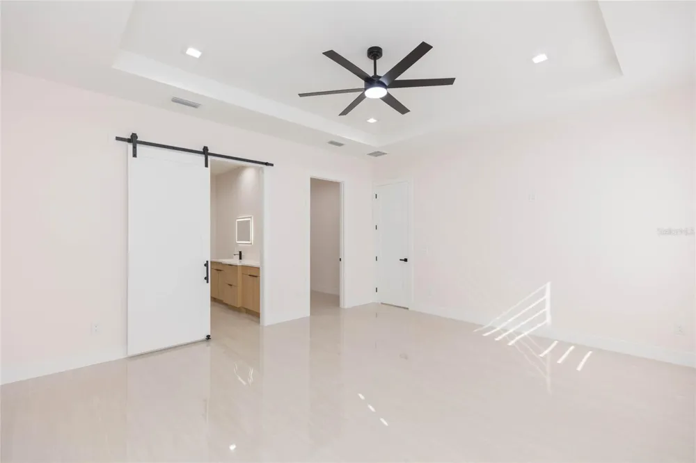 7205 LOIS AVENUE Tampa, FL 33614