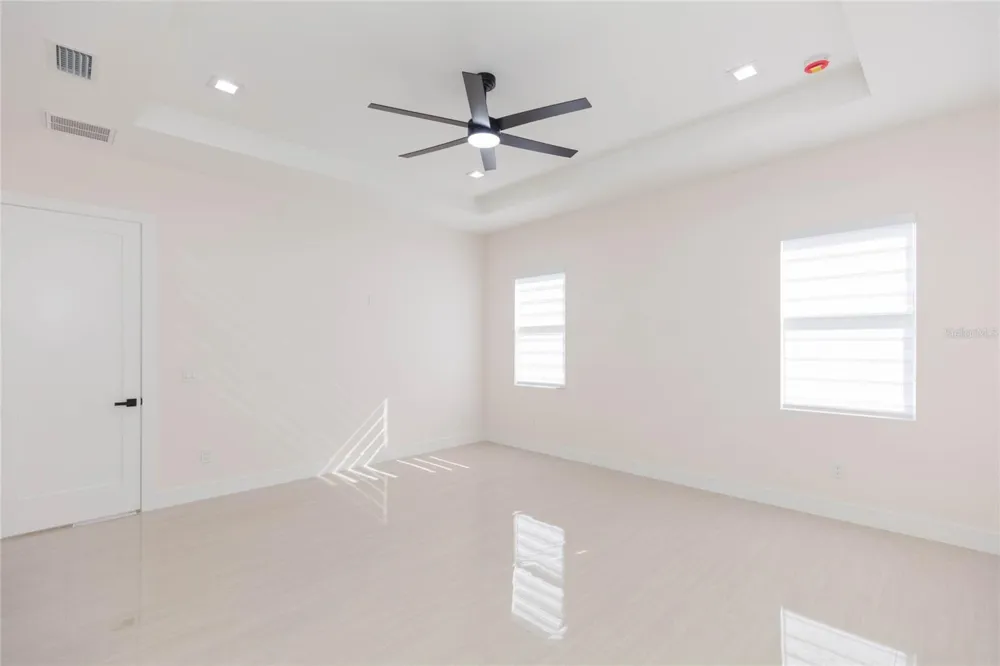 7205 LOIS AVENUE Tampa, FL 33614