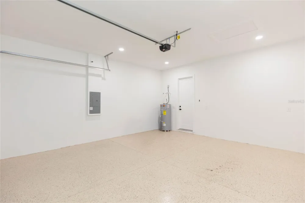 7205 LOIS AVENUE Tampa, FL 33614