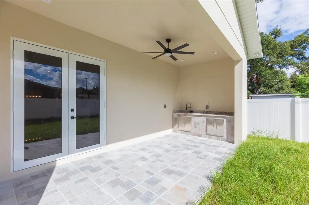 7205 LOIS AVENUE Tampa, FL 33614