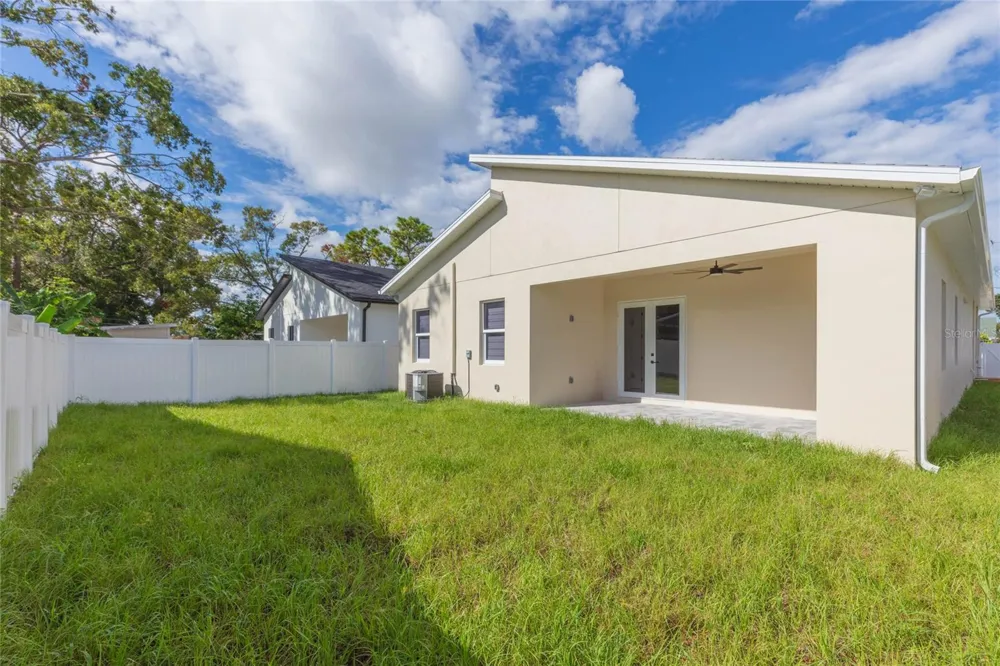 7205 LOIS AVENUE Tampa, FL 33614