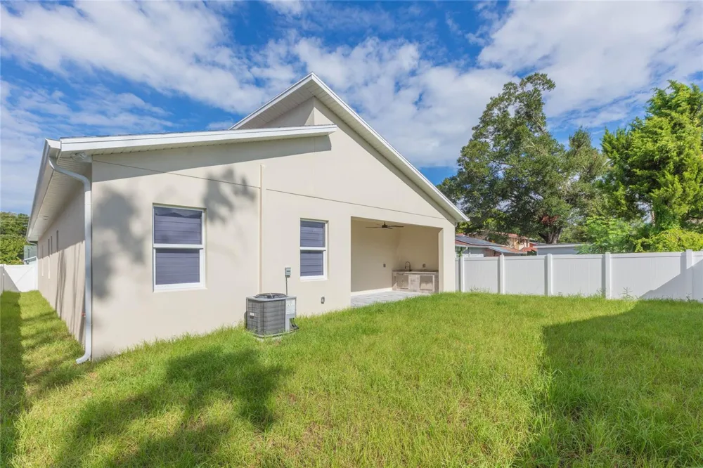 7205 LOIS AVENUE Tampa, FL 33614