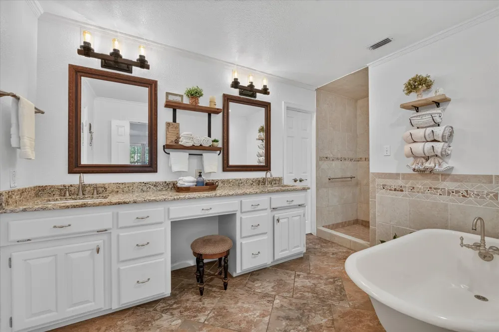 224 Rob Lane Hudson Oaks, TX 76087