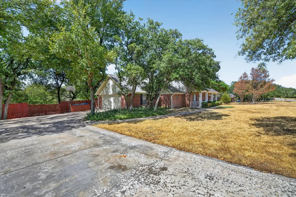 224 Rob Lane Hudson Oaks, TX 76087