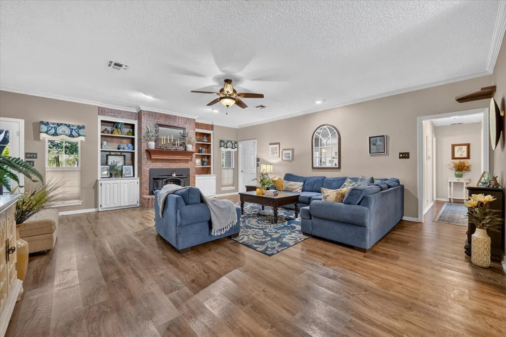 224 Rob Lane Hudson Oaks, TX 76087