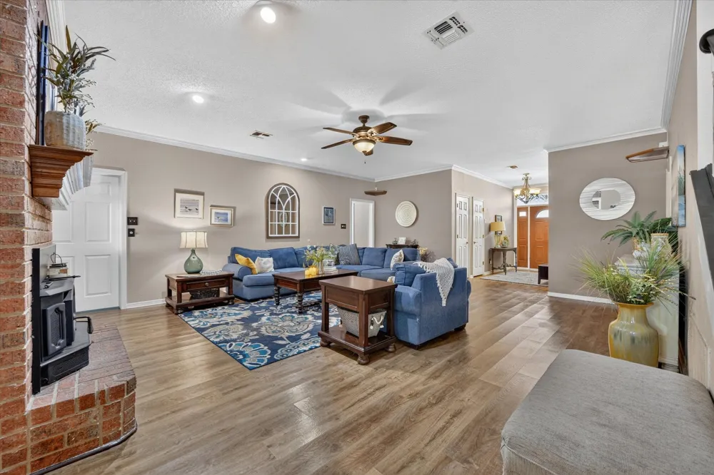 224 Rob Lane Hudson Oaks, TX 76087