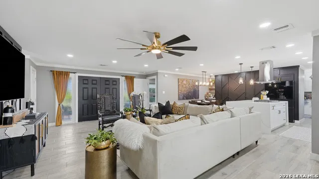 125 Rilla Vista San Antonio, TX 78216