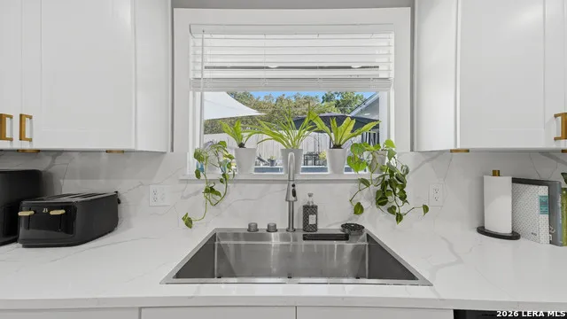 125 Rilla Vista San Antonio, TX 78216
