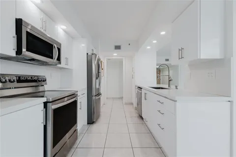 16485 Collins Ave #338