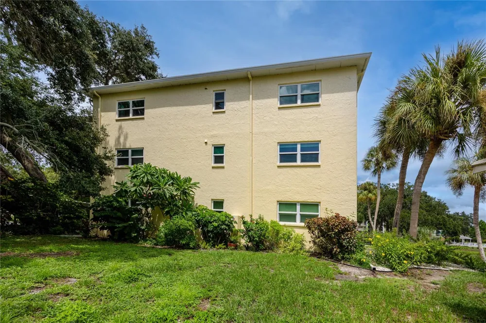 821 DELEON COURT #309 Dunedin, FL 34698
