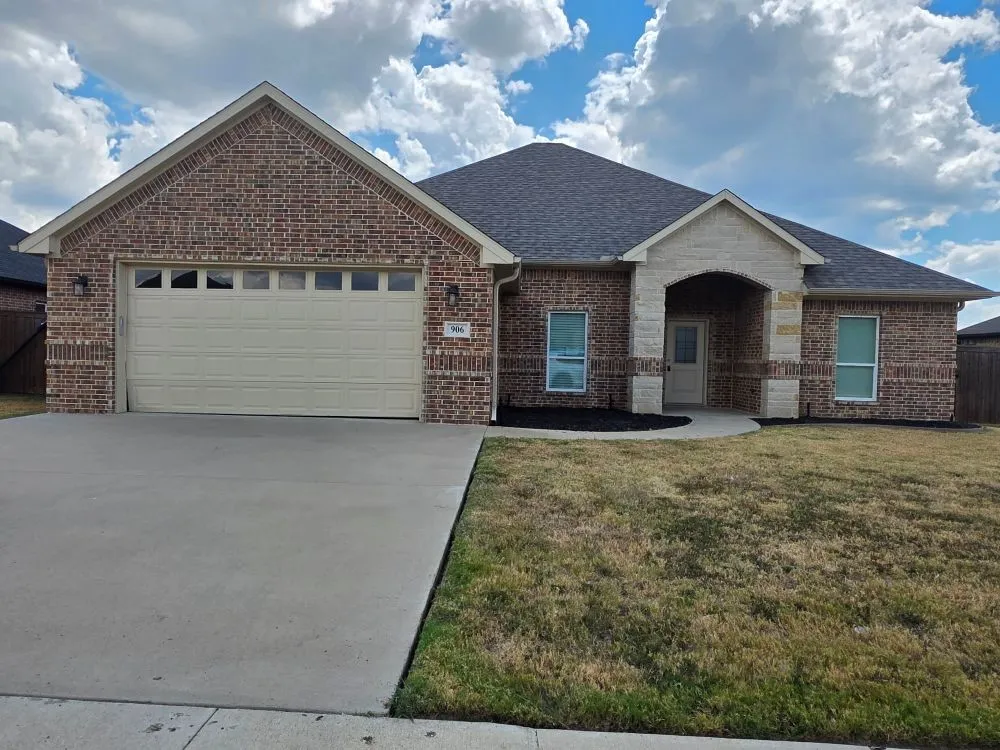 906 Stone Meadow Drive Mabank, TX 75147