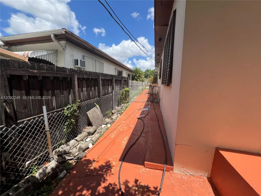 260 W 15th St #0 Hialeah, FL 33010