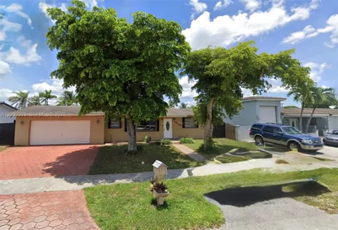 7925 NW 170th Ter