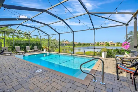 9207 SHADOW OAK LANE