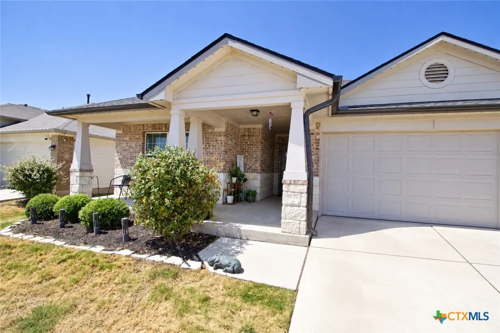 105 Harlan Drive Hutto, TX 78634