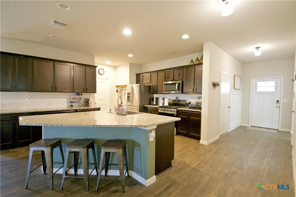 105 Harlan Drive Hutto, TX 78634