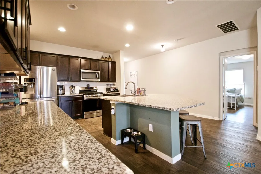 105 Harlan Drive Hutto, TX 78634