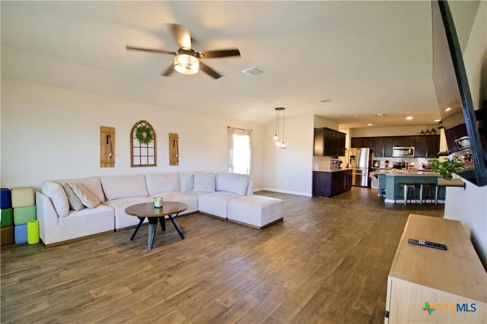 105 Harlan Drive Hutto, TX 78634