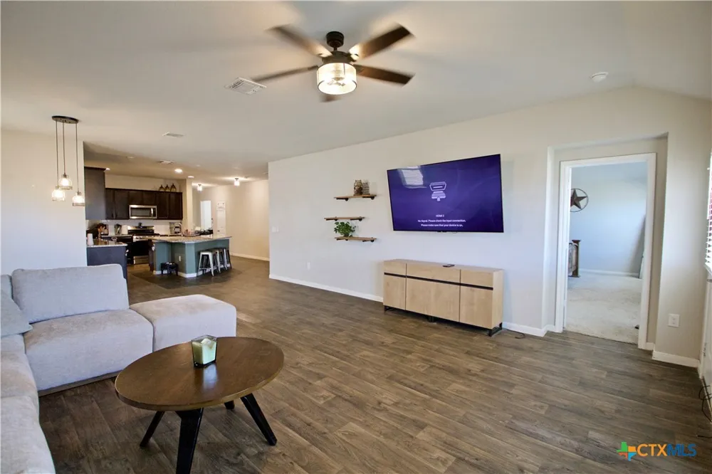 105 Harlan Drive Hutto, TX 78634