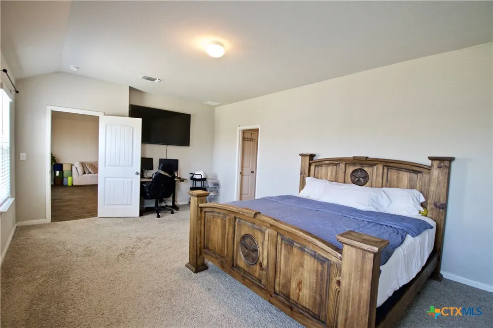 105 Harlan Drive Hutto, TX 78634