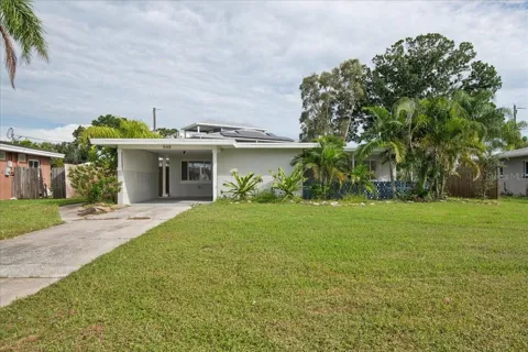 548 BAYWOOD DRIVE S