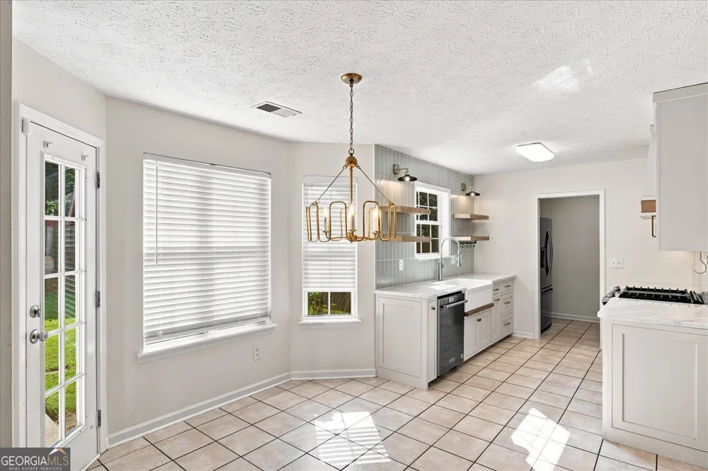 2928 Noah DR Acworth, GA 30101