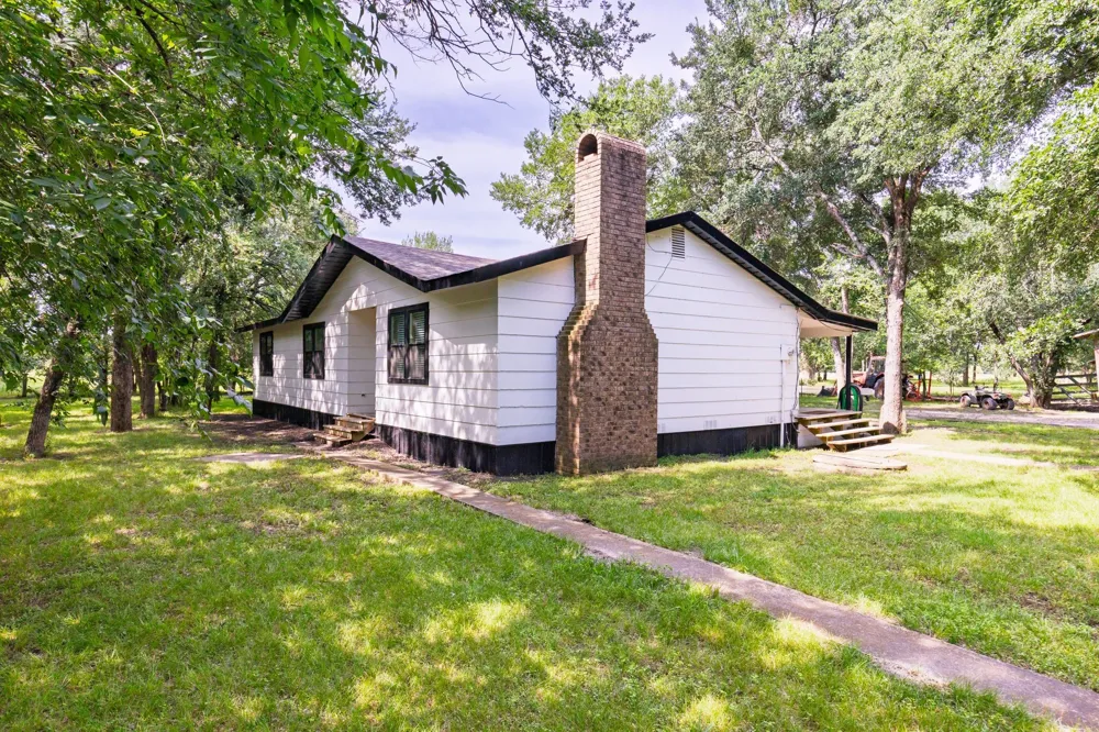 7478 County Road 1020 Wolfe City, TX 75496