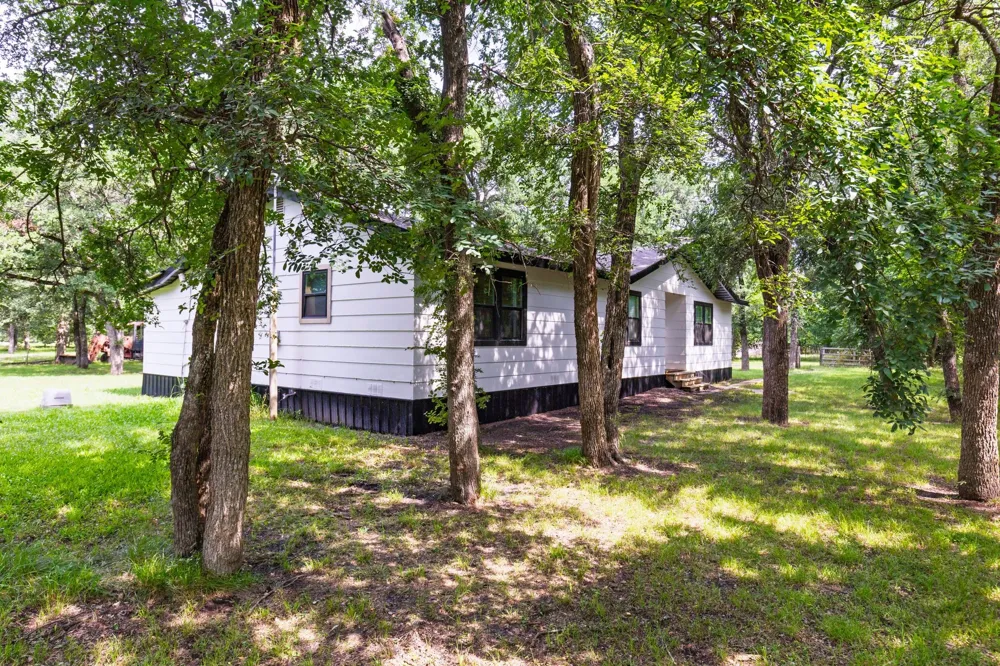 7478 County Road 1020 Wolfe City, TX 75496
