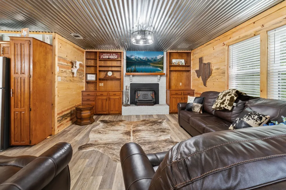 7478 County Road 1020 Wolfe City, TX 75496
