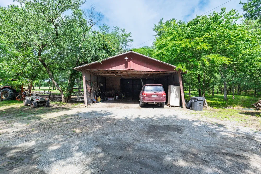 7478 County Road 1020 Wolfe City, TX 75496