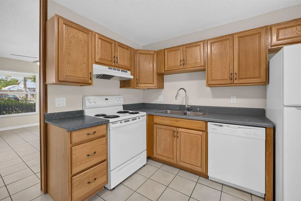 8697 SE HOBE RIDGE AVENUE Hobe Sound, FL 33455